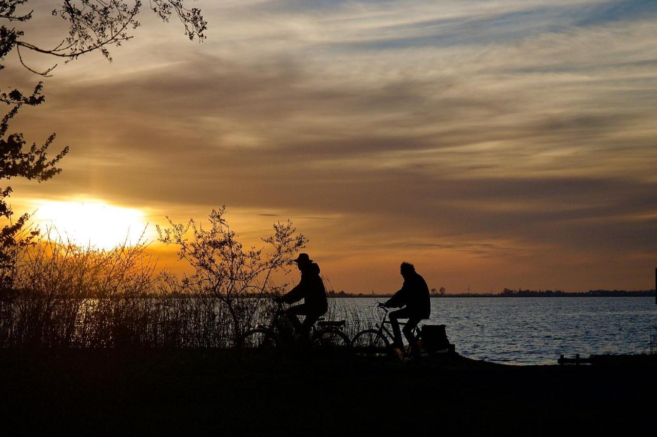 Vakantiehuis Noflik Nijemirdum Luaran gambar